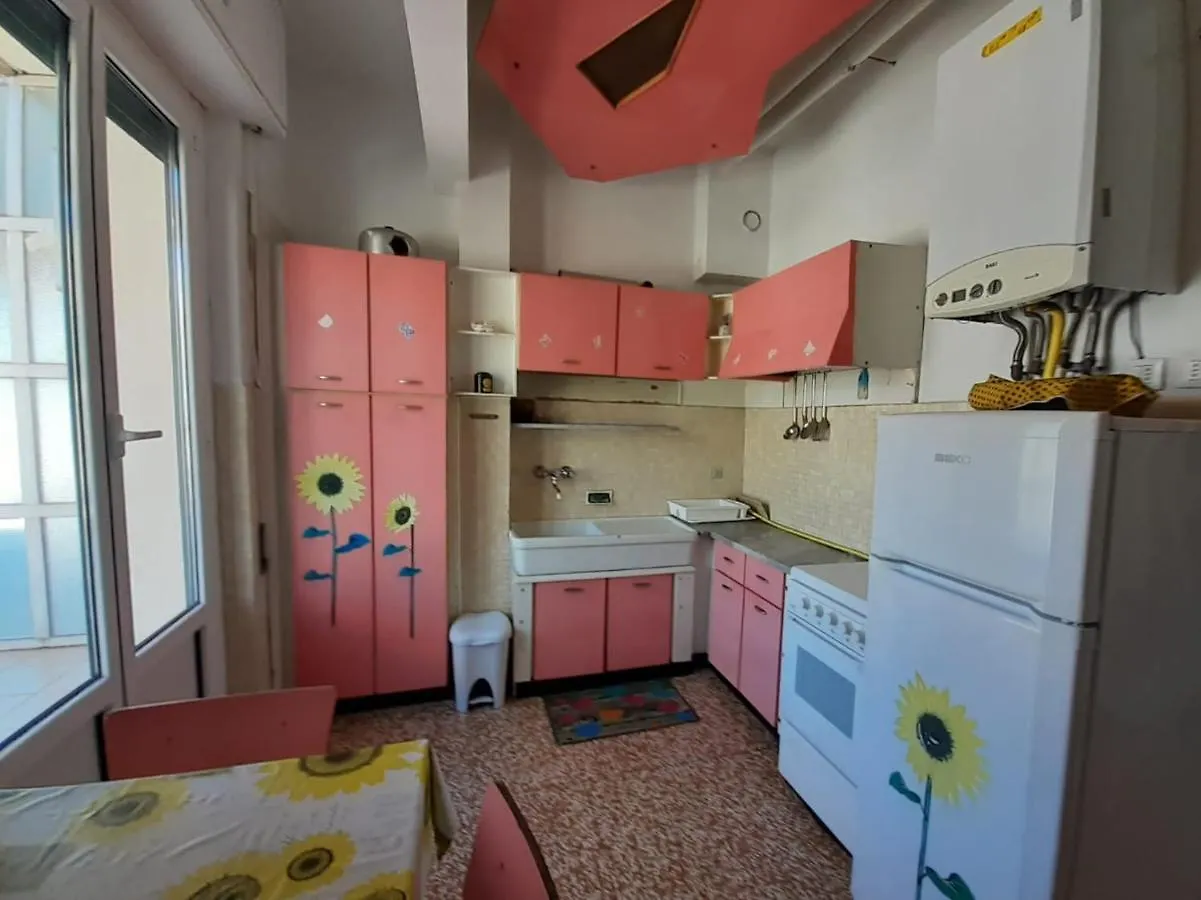 Attico Sul Mare Con Balcone Sulla Spiaggia E Terrazza Solarium Di 25 Mq Pietra Ligure