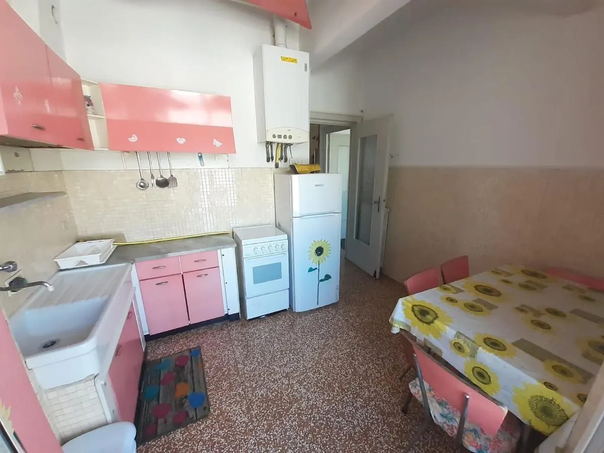 Attico Sul Mare Con Balcone Sulla Spiaggia E Terrazza Solarium Di 25 Mq Pietra Ligure Apartmán