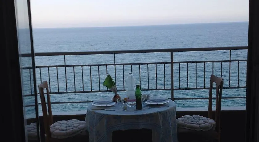 Attico Sul Mare Con Balcone Sulla Spiaggia E Terrazza Solarium Di 25 Mq Pietra Ligure