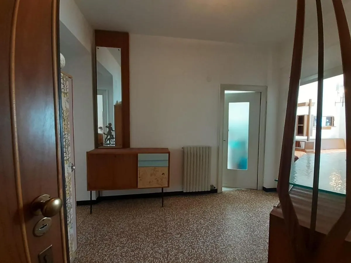 Apartment Attico Sul Mare Con Balcone Sulla Spiaggia E Terrazza Solarium Di 25 Mq